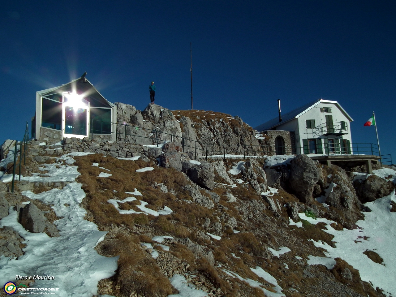 59 Rifugio e cappelletta adiacente.JPG